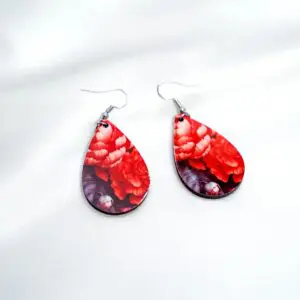 Elegant floral earrings with red flowers